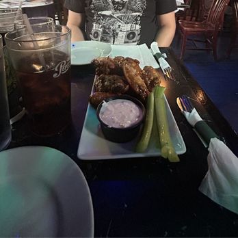 The Wherehouse - Mondo Bizzaro Wings - New American Near Me - Newburgh, New York