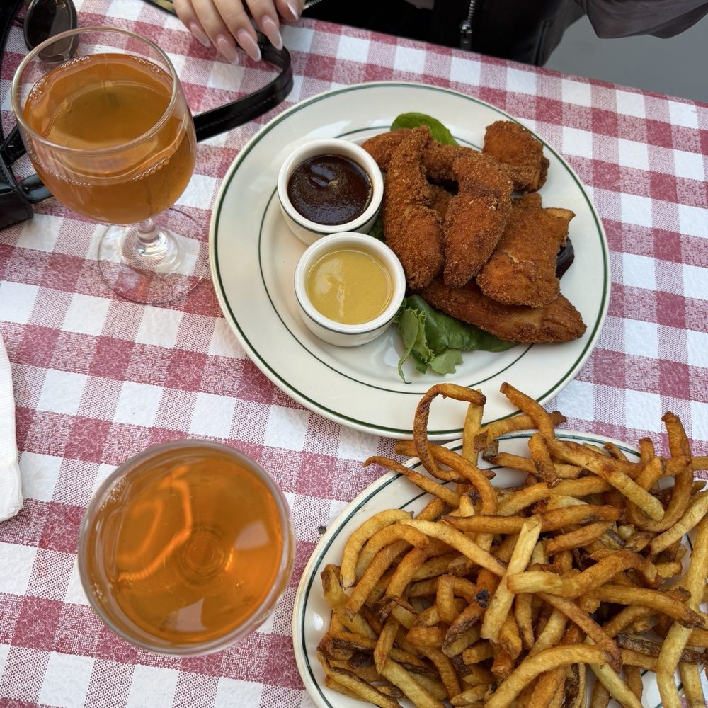 Fanelli's Cafe - Fries and chicken tenders - American Near Me - New York, New York