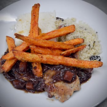 Miloca - Grillade de porc sauce açai, riz, farofa et frites de patate douce - Brazilian Near Me - Puteaux, 92