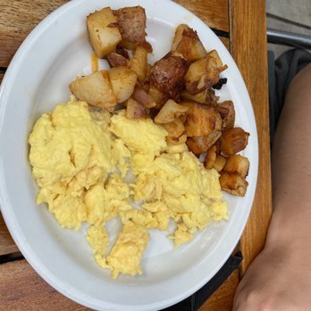 Cozy Cottage - Cozy breakfast - American Near Me - Denver, Colorado