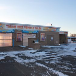 Washworld - Washworld's car wash on a snowy morning