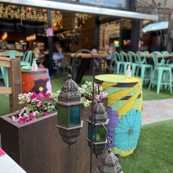 Paradise Park - Patio - Pizza Near Me - Chicago, Illinois