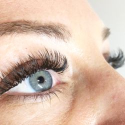 Amazing Lash Studio - Lashes that pop out her Pretty Blue Eyes!!