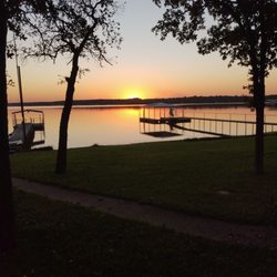 Bear's Den Diner - Lake Nocona sunset