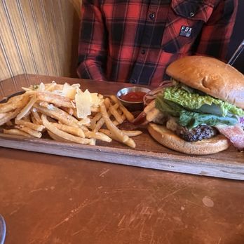 Royal on The Ridge - Royal burger - Cocktail Bars Near Me - Draper, Utah