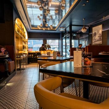 Chiang Mai Junction - Interior - Thai Near Me - Toronto, Ontario