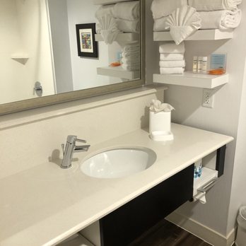 Hampton Inn Montrose - Bathroom aink - Hotels Near Me - Montrose, Colorado Hampton Inn Montrose - Bathroom aink - Hotels Near Me - Montrose, Colorado