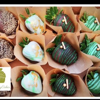 Chrissy Cakes - This is from her Facebook Page and it was for my best friend and her fiancé. - Custom Cakes Near Me - Dewey, Arizona