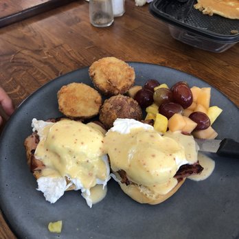Aloha Mixed Plate - Eggs Benedict - Hawaiian Near Me - Lahaina, Hawaii