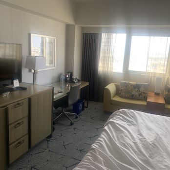 Sheraton Club - a hotel room with a flat screen tv - Lounges Near Me - Los Angeles, California Sheraton Club - a hotel room with a flat screen tv - Lounges Near Me - Los Angeles, California