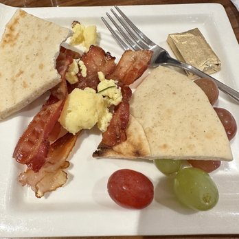Primeclass Lounge - Breakfast pretty decent, at least it's hot - Airport Lounges Near Me - Jamaica, New York Primeclass Lounge - Breakfast pretty decent, at least it's hot - Airport Lounges Near Me - Jamaica, New York