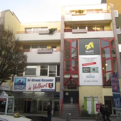 McFIT - Frontansicht von Centershop und McFit