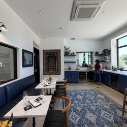 Willow Creek Wine - Inside