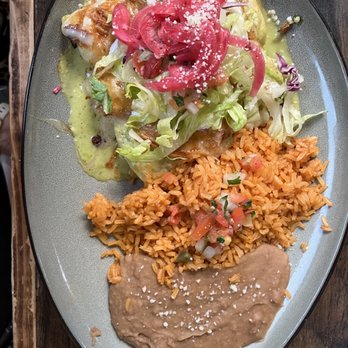 Que Onda - Gluten free chicken tinga enchiladas - Mexican Near Me - Huntersville, North Carolina Que Onda - Gluten free chicken tinga enchiladas - Mexican Near Me - Huntersville, North Carolina