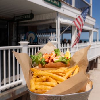 Splash Bar & Grill - Lobster Roll - New American Near Me - Ogunquit, Maine Splash Bar & Grill - Lobster Roll - New American Near Me - Ogunquit, Maine