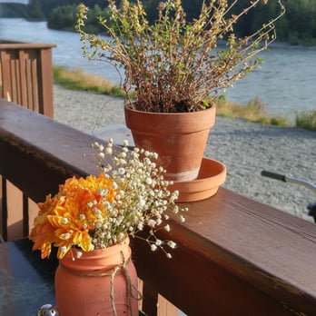 The Watershed Grill - Lovely view - Burgers Near Me - Brackendale, British Columbia