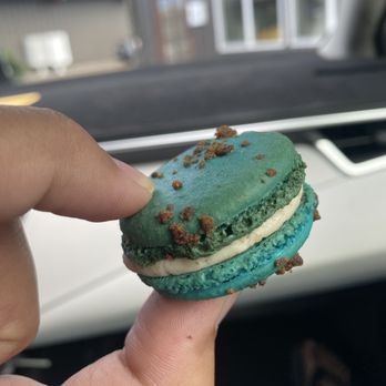 Cupcakes, BOOM! - Cookie Monster macaroon - Bakeries Near Me - Hilo, Hawaii