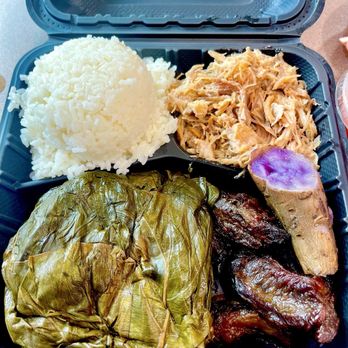 Young's Fish Market - Combination plate - Hawaiian Near Me - Honolulu, Hawaii Young's Fish Market - Combination plate - Hawaiian Near Me - Honolulu, Hawaii