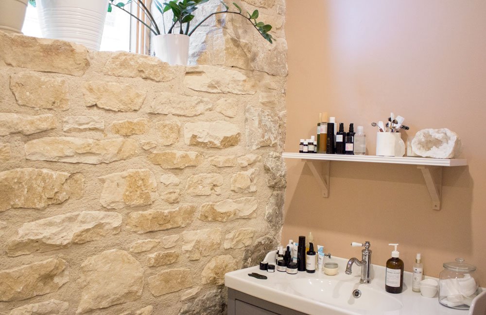 Holistic Beauty Bar Logo