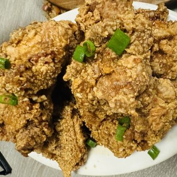 Side Street Inn - Fried Garlic Chicken - Sports Bars Near Me - Honolulu, Hawaii Side Street Inn - Fried Garlic Chicken - Sports Bars Near Me - Honolulu, Hawaii