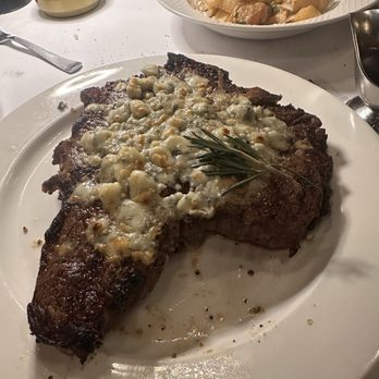 Frankfort Chophouse - Porterhouse with blue cheese crust(couldn't wait to dig in) - Steakhouses Near Me - Frankfort, Illinois Frankfort Chophouse - Porterhouse with blue cheese crust(couldn't wait to dig in) - Steakhouses Near Me - Frankfort, Illinois