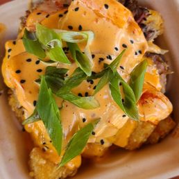 Korean style tots with pork, kimchi, bulgolgi sauce, gochujang aioli, scallions and black sesame seeds. So delicious!!