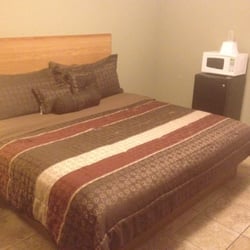 Perry's Motel - Clean and comfy bed! Exceptionally priced!