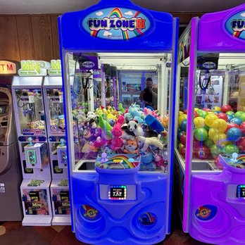 Lynwood Bowl - two vending machines in a store - Bowling Near Me - Lynwood, Illinois