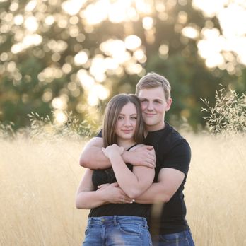 Olive Photography - Couple portraits - Photographers Near Me - Canby, Oregon