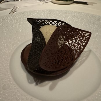 Le Bernardin - Warm Peruvian Chocolate Tart, Tahitian Vanilla Ice Cream - French Near Me - New York, New York Le Bernardin - Warm Peruvian Chocolate Tart, Tahitian Vanilla Ice Cream - French Near Me - New York, New York