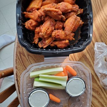 Duff's Famous Wings - 20 medium wings - Chicken Wings Near Me - Niagara Falls, New York Duff's Famous Wings - 20 medium wings - Chicken Wings Near Me - Niagara Falls, New York
