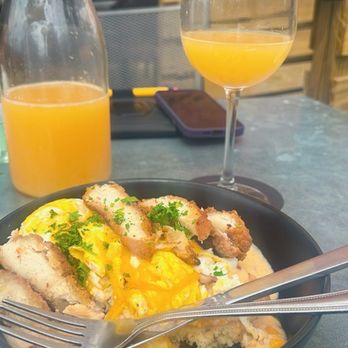 Leeland House - Biscuits & Gravy with Scrambled egg and Chicken Blood Orange Mimosa - Breakfast & Brunch Near Me - Houston, Texas