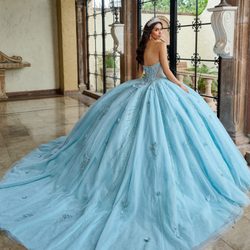Sueño Bridal - This blue quince dress is perfect for Cinderella theme quince.