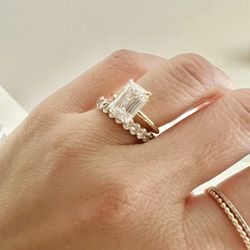 The Lim's Jewelry - Another shot of my oval band and emerald solitaire