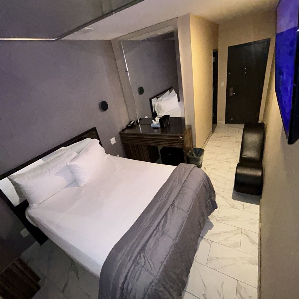 Havana - Inside room - Hotels Near Me - The Bronx, New York Havana - Inside room - Hotels Near Me - The Bronx, New York