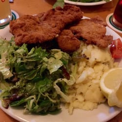 Zum Blauen Affen - Schnitzel mit Kartoffelsalat & grünem Salat!