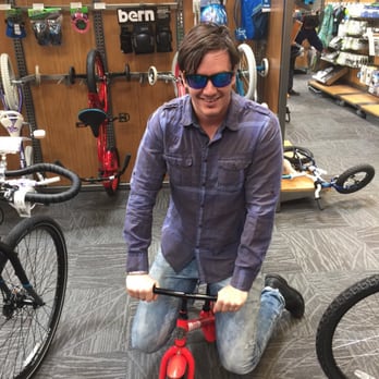 REI Paramus - Choosing a bike. - Men's Clothing Near Me - Paramus, New Jersey REI Paramus - Choosing a bike. - Men's Clothing Near Me - Paramus, New Jersey