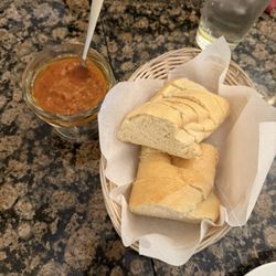 Venticello’s Ristorante - Starter bread + marinara