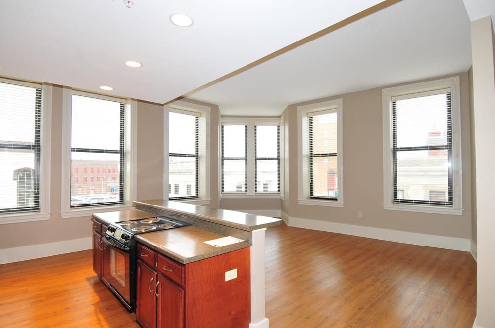 HANS THOMAS AND ASSOCIATES Updated September 2024 222 W Gregory Blvd, Kansas City, Missouri