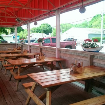 Claws - Outdoor dining room - Seafood Near Me - Rockland, Maine
