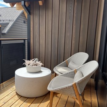 Desolation Hotel - Master Balcony seating - Hotels Near Me - South Lake Tahoe, California