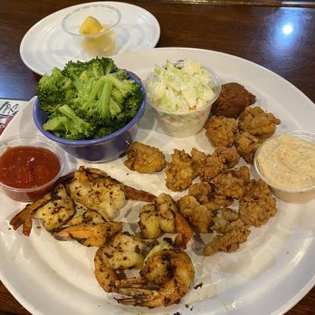 Iguanas - Shrimp and oyster Combo - Seafood Near Me - St. Simons, Georgia