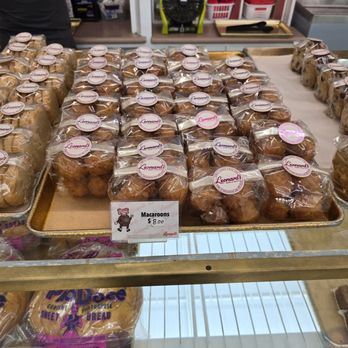 Leonard's Bakery - Leonard's Bakery: macaroons - Bakeries Near Me - Honolulu, Hawaii