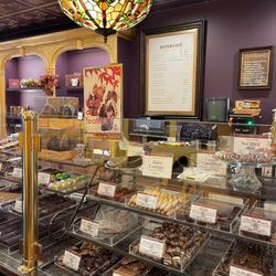 Chocolaterie Stam - Cedar Falls - Chocolaterie Stam display cases