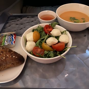 Delta Air Lines - 1st class meal - Airlines Near Me - Gatwick, WSX
