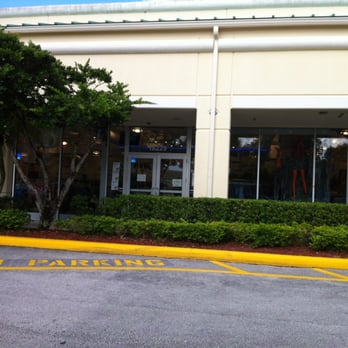 Goodwill - Pembroke Pines - Front door of store - Thrift Stores Near Me - Pembroke Pines, Florida
