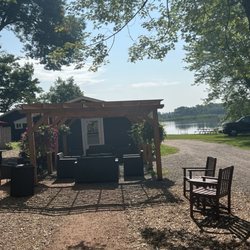 Lakeside Bistro & Boutique - Outside eating area