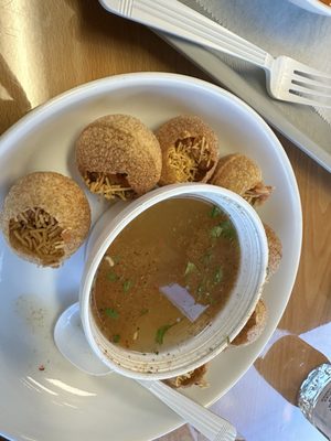 Mom's MoMo and Deli by null