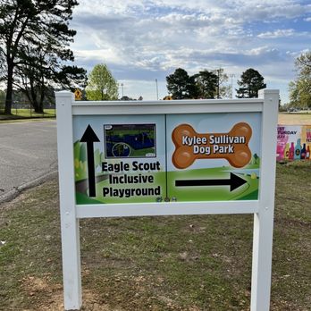 Spring Lake Park - Hyde Sign at Entry to Springlake Park - Parks Near Me - Texarkana, Texas