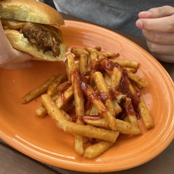McGillicuddy's - Sports Bars Near Me - New Paltz, New York